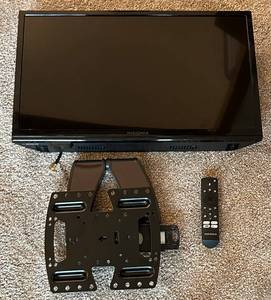DR - Insignia 24-Inch TV with Wall Mount & Remote