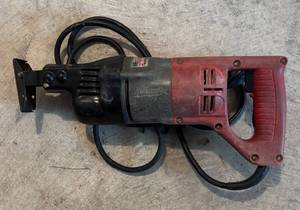 G - Milwaukee Sawzall Reciprocating Saw Kit in Red Toolbox