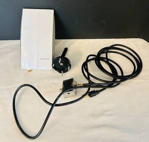 DR - RadioShack Amplified HDTV Antenna IndoorOutdoor