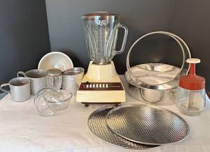 DR - Hamilton Beach Blender 14-Speed & Vintage Kitchenware Set - Glass Jar, Mugs & Bakeware