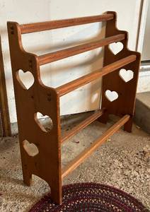 G - Quaint Vintage Wooden Quilt Stand