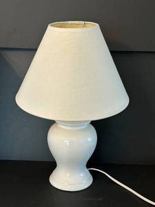 DR - White Ceramic Table Lamp 15 in H with Linen Shade