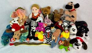 Collection of 20 Beanie Babies and 4 Pound Puppies