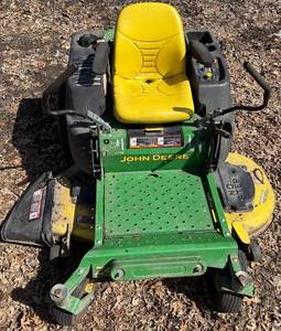 John Deere Eztrak Zero Turn Riding Lawn Mower with 54" Cutting Deck Model Z445C