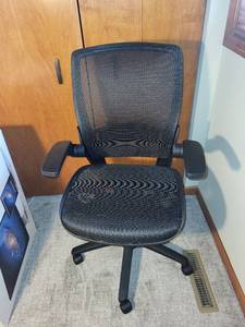 Office Chair - Ergonomic Mesh-Back, Black, 5-Point Base, Padded Armrests