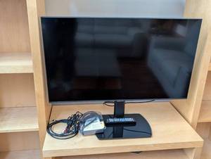 Samsung UN43TU700DFZA 43 4K UHD Smart TV w Remote & Cables in Working Condition