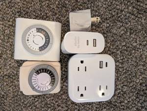 Belkin Studio USB Power Hubs & 2 Dial Timers (Set of 4)