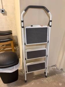 Gorilla Ladders 3-Step Folding Ladder
