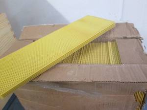 100 Small deep foundation bee frame...