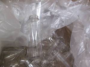 Lot of 100 16 oz plastic bottles Al...