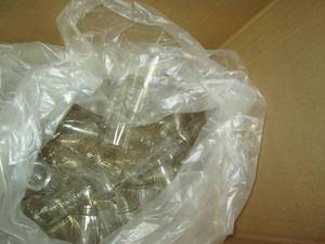 Lot of 100 16 oz plastic bottles Al...