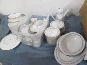 Style house china set...
