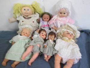 Lot of collector dolls...