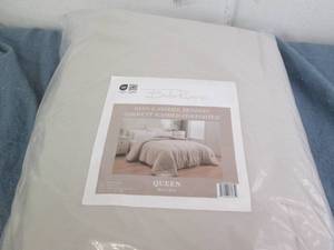 Bella Russo queen comforter...