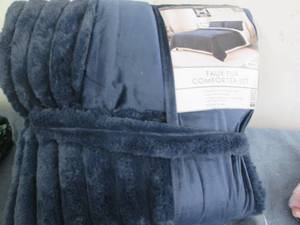 Faux fur comforter set king...
