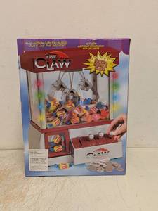 NEW THE CLAW ELECTRONIC ARCADE GAME WITH LED LIGHTS
