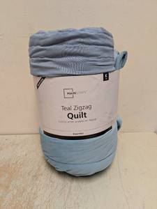 NEW MAINSTAYS TEAL ZIGZAG REVERSIBLE QUILT KING SIZE
