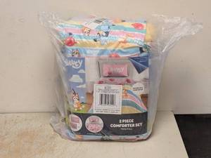 NEW BLUEY TWO PC. COMFORTER SET TWIN/FULL