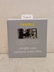 NEW HAYDAY SINGLE USE CAMERA WITH FILM