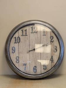 OVERSIZED WALL CLOCK