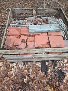 Pallet of Red & Blue Stone Tile