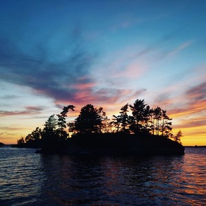 46' Houseboat Fishing Adventure (6-8 Guests) | May 8-11, 2026