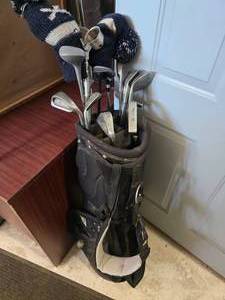 Set of Golf Clubs and Carrying Bag