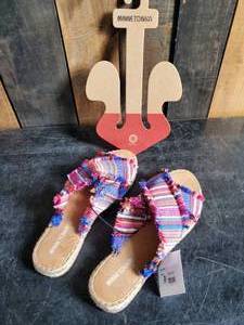 New Minnetonka Moccasin Desert Print Sandals Women's 11m