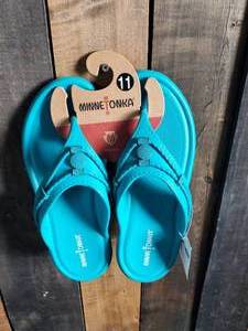 New Minnetonka Moccasins Womens Turquoise Prism Sandals Size 11
