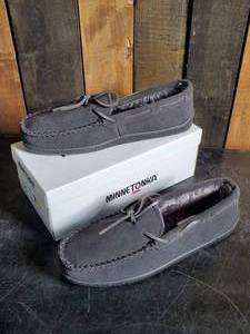 New Minnetonka Moccasins Mens Charcoal Pile Lined Hardsole Size 13 Shoes