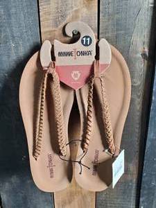 New Minnetonka Moccasin Womens Tan Hallie Sandals Size 11