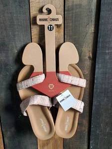 New Minnetonka Moccasin Sand Medina Print Sandals Womens Size 11