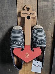 New Minnetonka Moccasin Black Stripe Pam Slip On Womens 6m