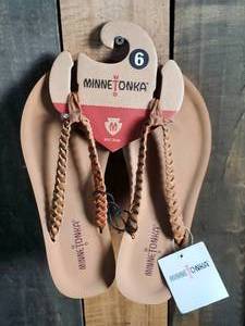 New Minnetonka Moccasin Womens Tan Hallie Sandals Size 6