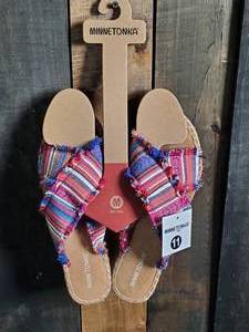 New Minnetonka Moccasin Desert Print Womens Sandals Size 11