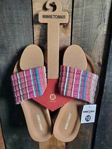 New Minnetonka Moccasin Womens Desert Print Heidi Sandals Size 10
