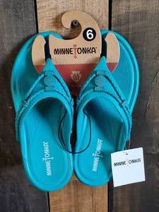 New Minnetonka Moccasin Womens Turquoise Prism Sandals Size 6&nbsp