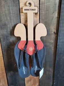 New Minnetonka Moccasin Womens Black Hallie Sandals Size 7