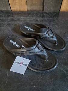 New Minnetonka Moccasin Womens Black Prism Sandals Size 5