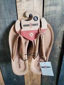 New Minnetonka Moccasin Womens Tan Hallie Sandals Size 5