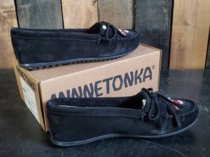 New Minnetonka Moccasin Womens Thunderbird Black Beaded Mocs Size 11