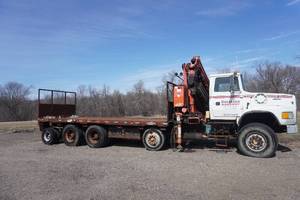 1995 Ford L9000 Flatbed With Mounted Fassi F330 Knuckle Boom Crane