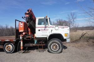 1995 Ford L9000 Flatbed With Mounted Fassi F330 Knuckle Boom Crane