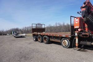1995 Ford L9000 Flatbed With Mounted Fassi F330 Knuckle Boom Crane