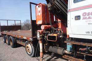 1995 Ford L9000 Flatbed With Mounted Fassi F330 Knuckle Boom Crane