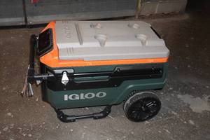NEW Igloo Trailmate 70 Roller Cooler