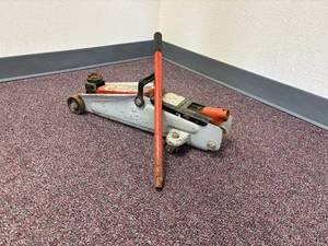 Larin Hydraulic Floor Jack, Model SUV-5000