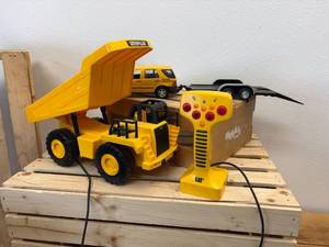 Working Caterpillar Truck and Metal Mercades Benz