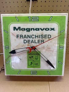 vintage Magnavox franchised dealer advertising clock runs, did not light