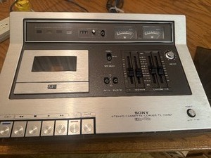 Vintage Sony TC-138SD stereo cassette-corder, a collectible audio component from the 1970s. Powers up , see details